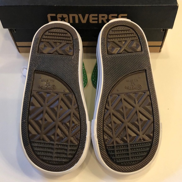 Infant converse NWT and original box price is firm - Picture 3 of 3